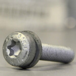 Болты крепления форсунки 1.9dci